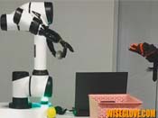 基於數（shù）據手套的機器人上（shàng）肢（zhī）遙操作